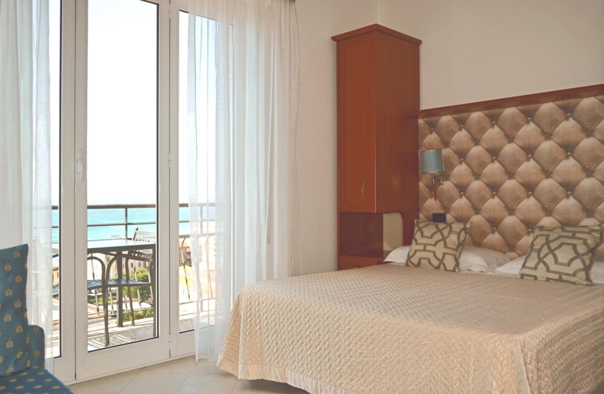 פינאלה ליגורה Hotel Noris מראה חיצוני תמונה